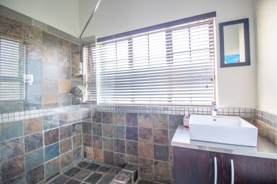 5 Bedroom Property for Sale in East London Rural Eastern Cape